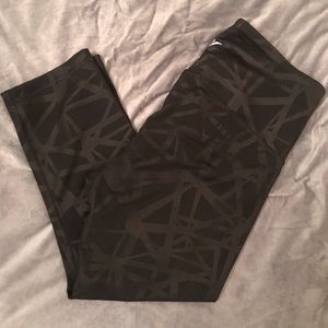 Old Navy Black Capri Workout Leggings